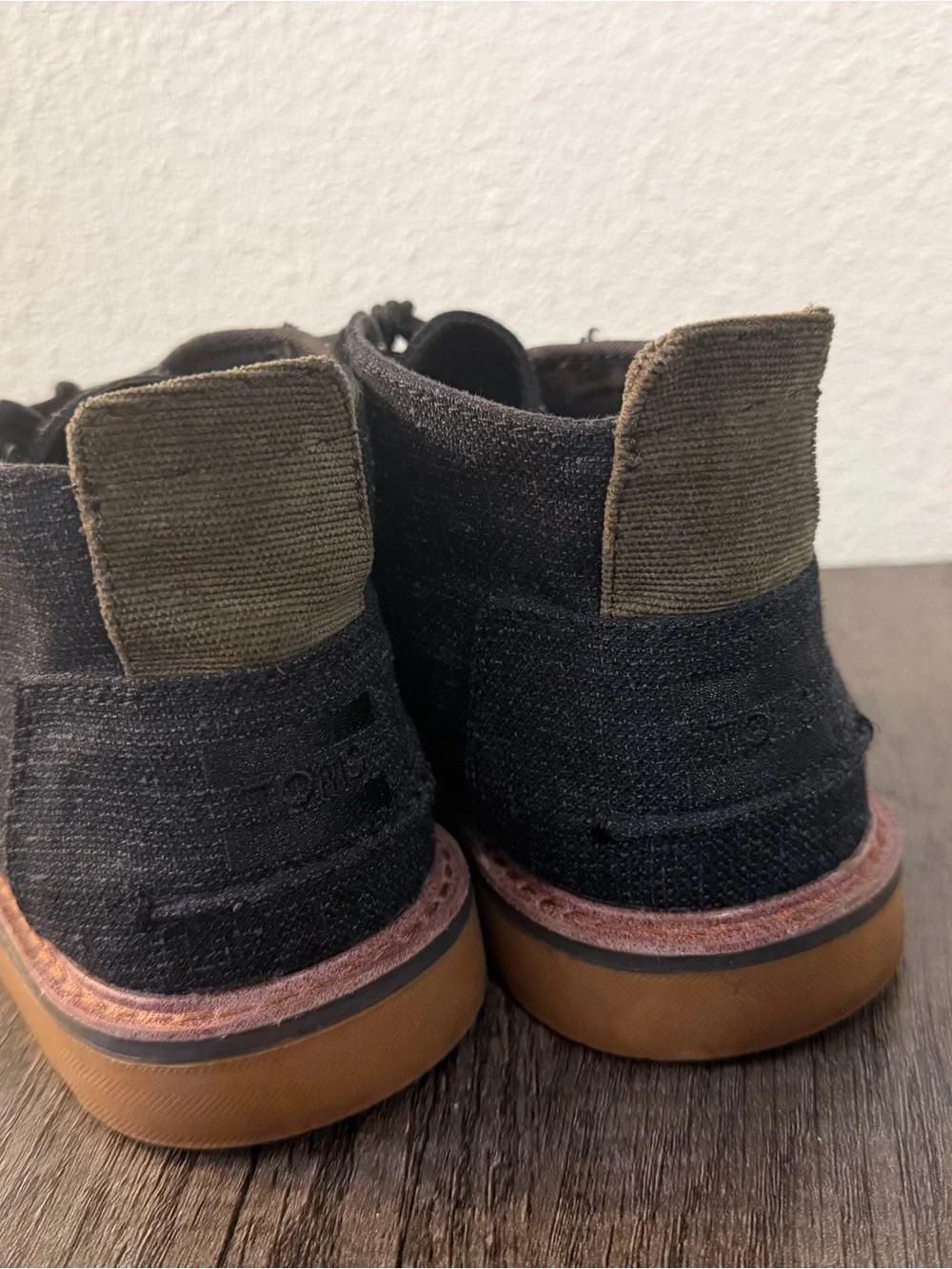 Toms stylish black